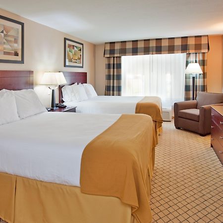 Holiday Inn Express Hotel & Suites Wichita Airport By Ihg Habitación foto