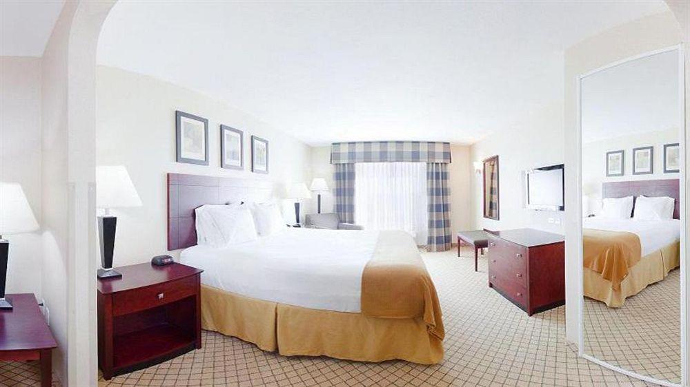 Holiday Inn Express Hotel & Suites Wichita Airport By Ihg Exterior foto