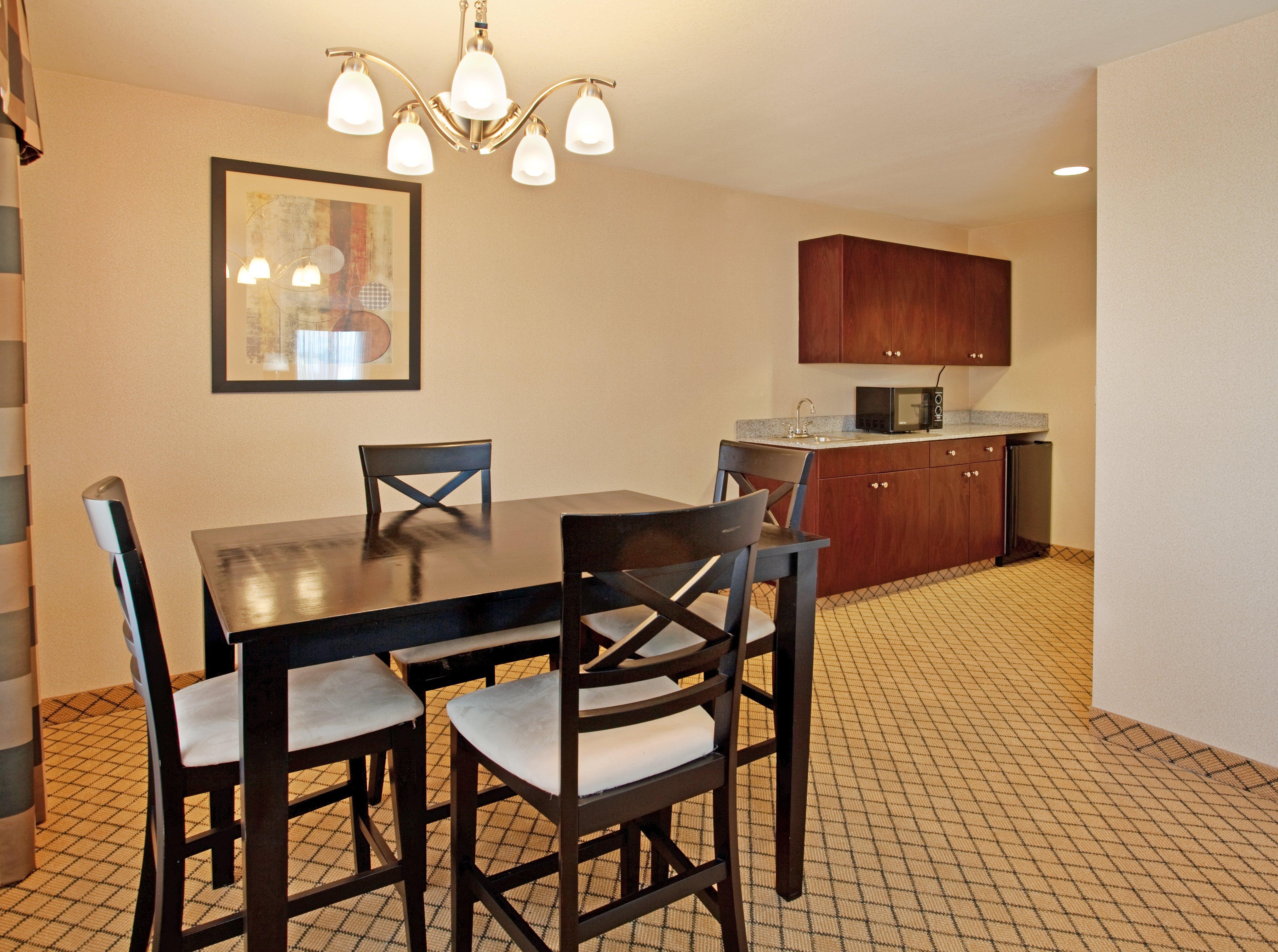 Holiday Inn Express Hotel & Suites Wichita Airport By Ihg Exterior foto