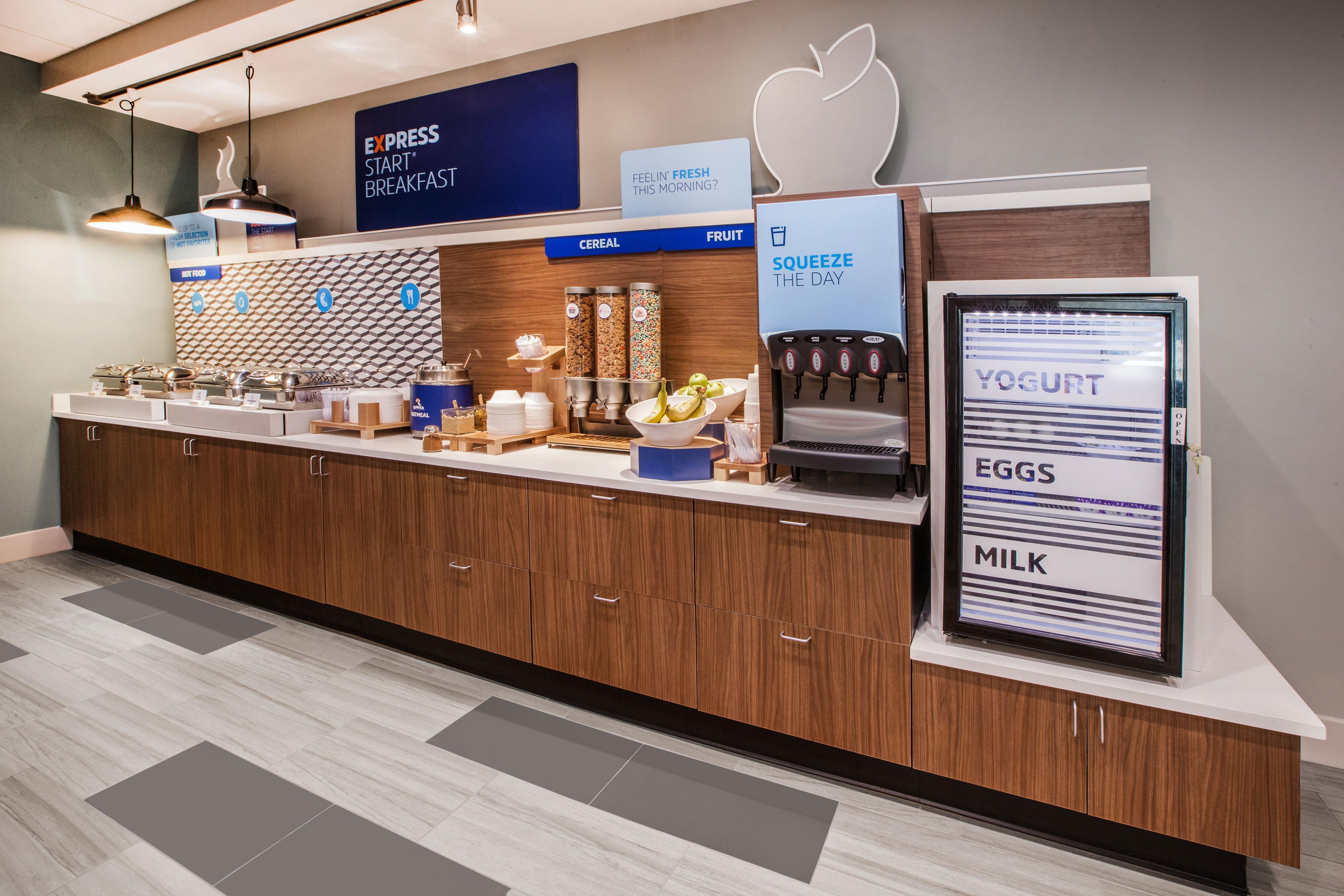 Holiday Inn Express Hotel & Suites Wichita Airport By Ihg Exterior foto