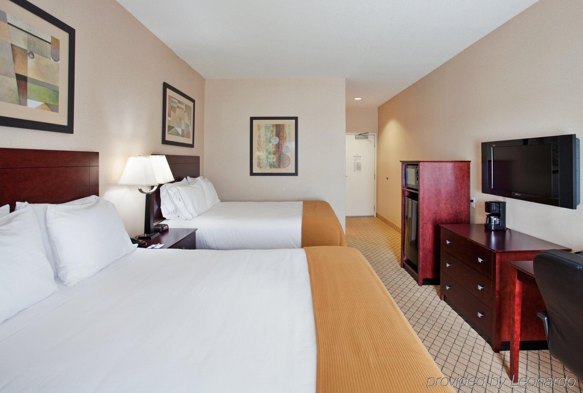 Holiday Inn Express Hotel & Suites Wichita Airport By Ihg Exterior foto